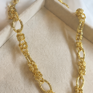 Collar de Eslavones Dorados